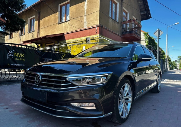 Volkswagen Passat cena 53500 przebieg: 268109, rok produkcji 2019 z Giżycko małe 781